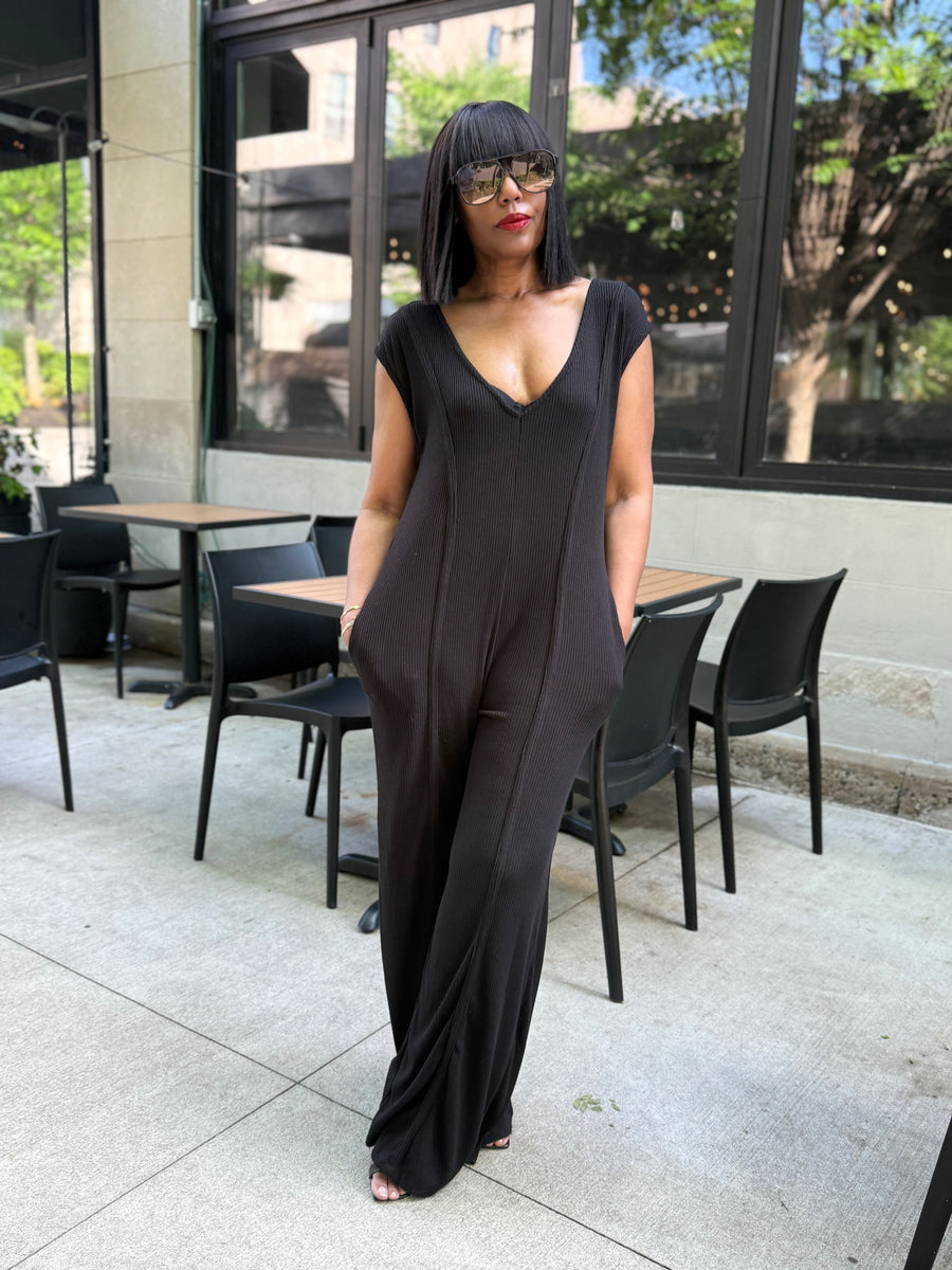 V-Neck Ribbed Knit Short Sleeve Jumpsuit - FINAL SALE – Pynk Mannequin